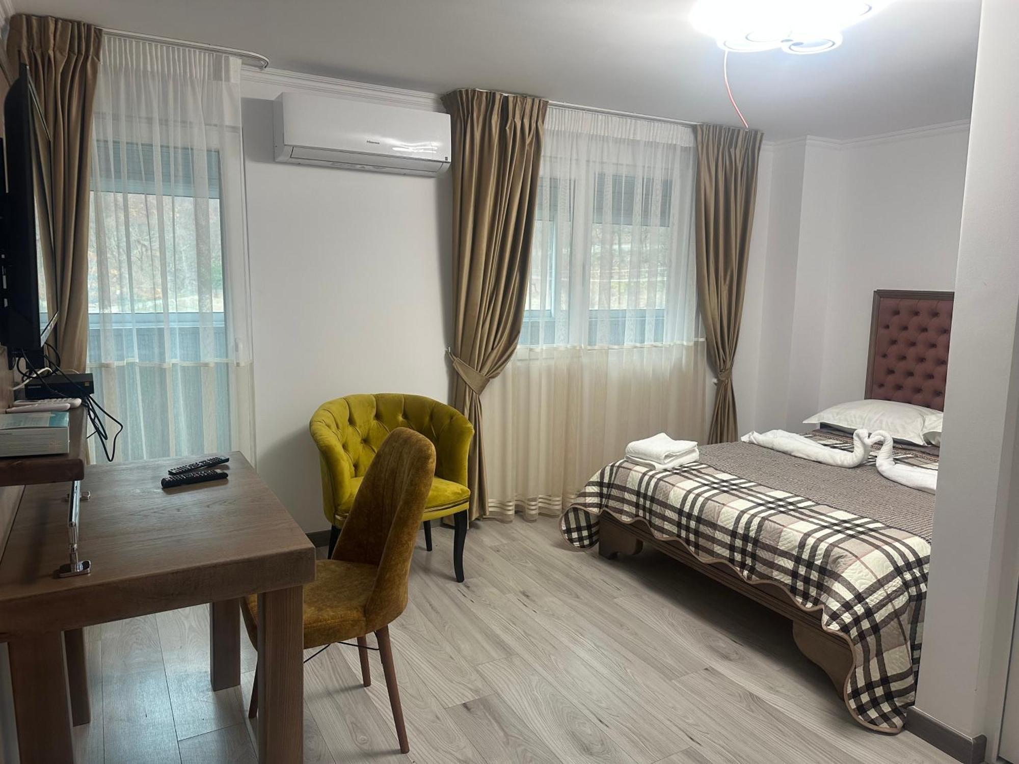 Pensiunea Cascada Putnei Lepşa Exterior foto
